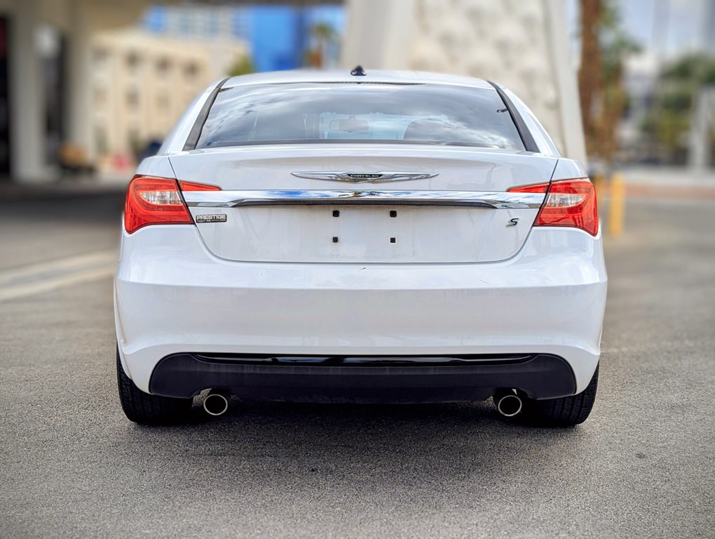 2013 Chrysler 200 Image 6