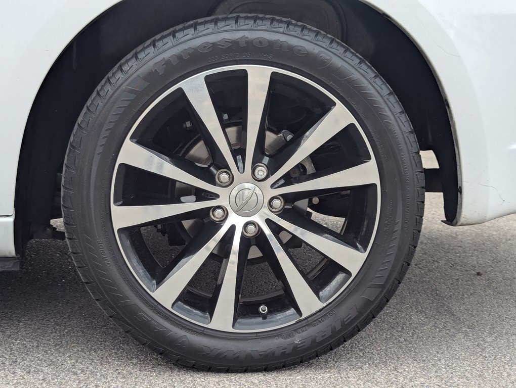 2013 Chrysler 200 Image 10