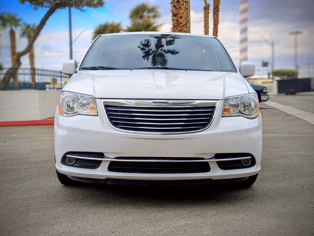 2016 Chrysler Town & Country Image 5
