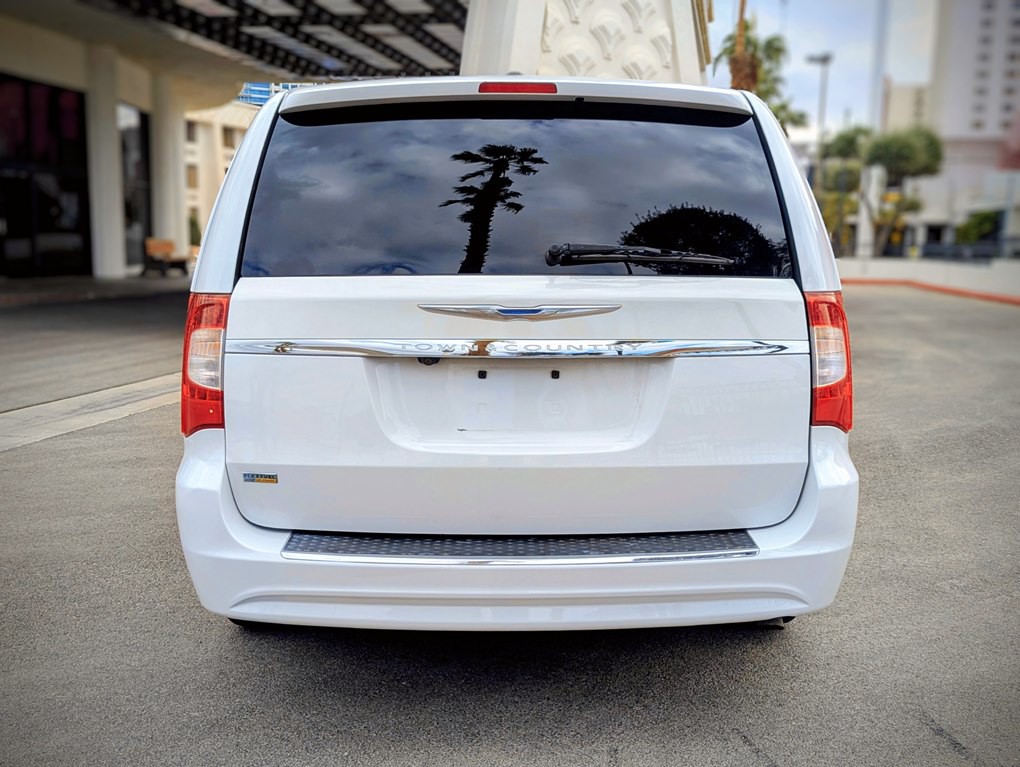 2016 Chrysler Town & Country Image 6