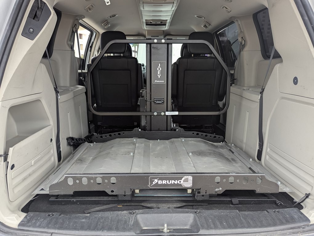 2016 Chrysler Town & Country Image 10
