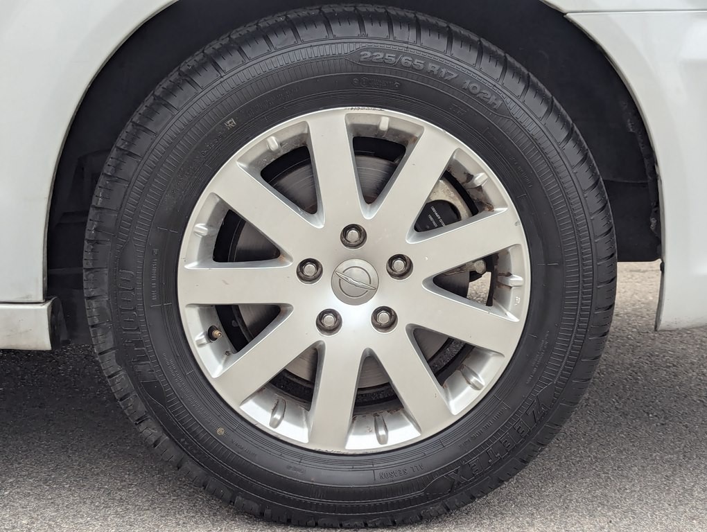 2016 Chrysler Town & Country Image 11
