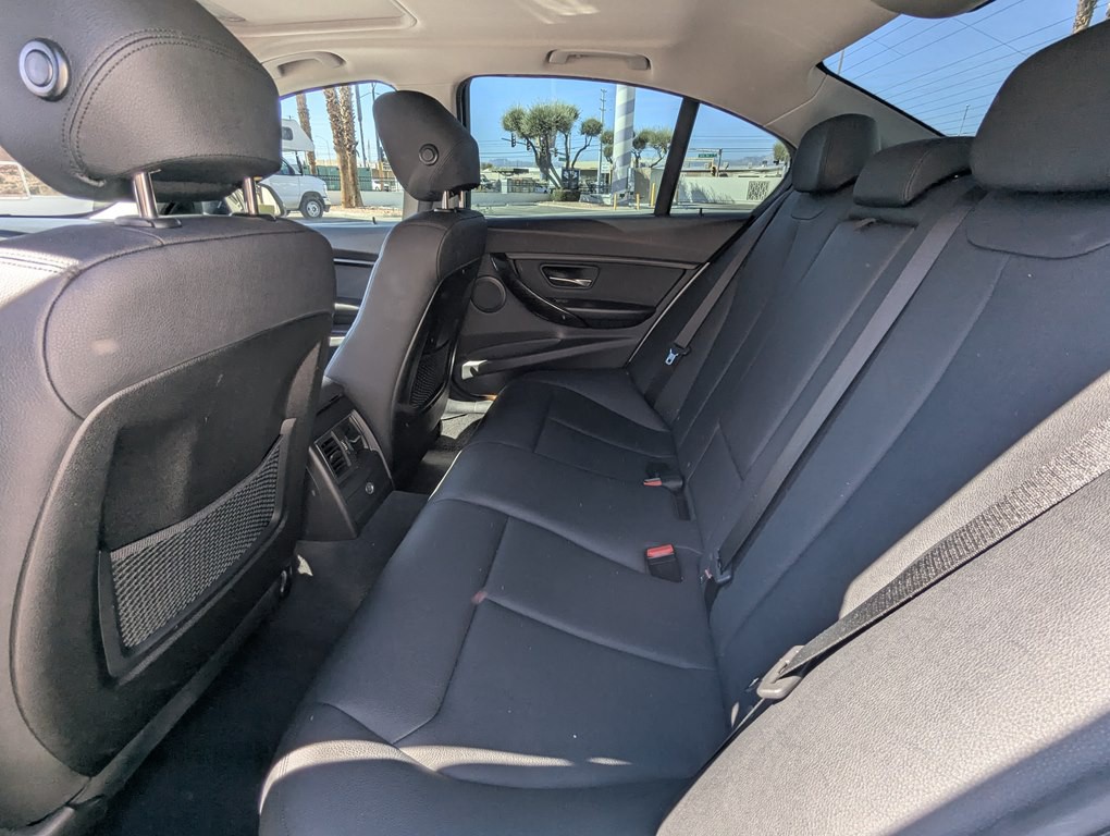 2018 BMW 3 Series Image 9