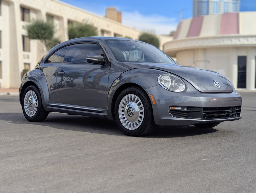 2014 Volkswagen Beetle Image 2
