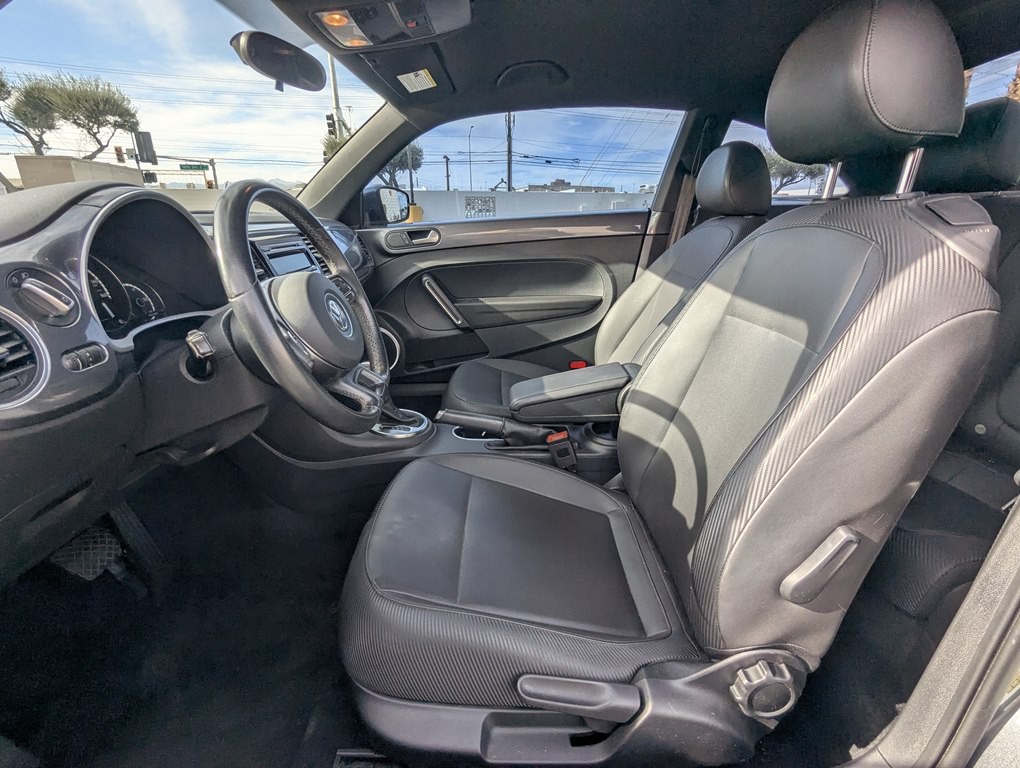 2014 Volkswagen Beetle Image 8