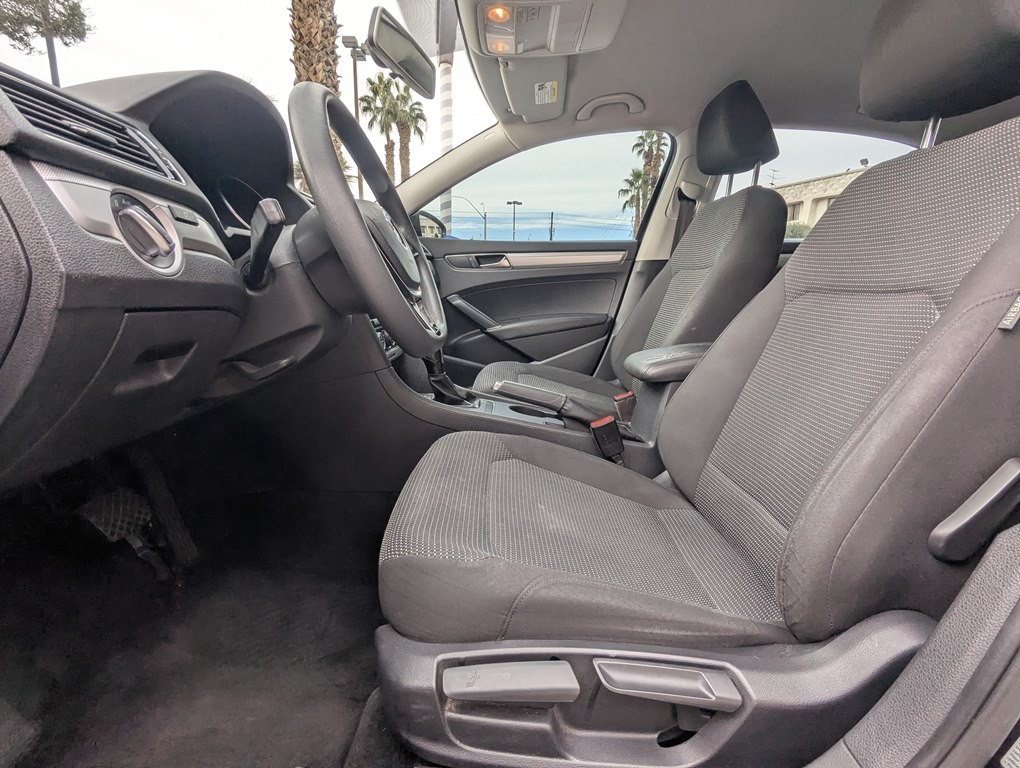 2016 Volkswagen Passat Image 8