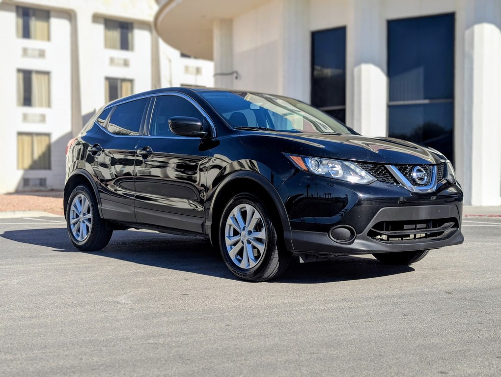 2017 Nissan Rogue Image 2