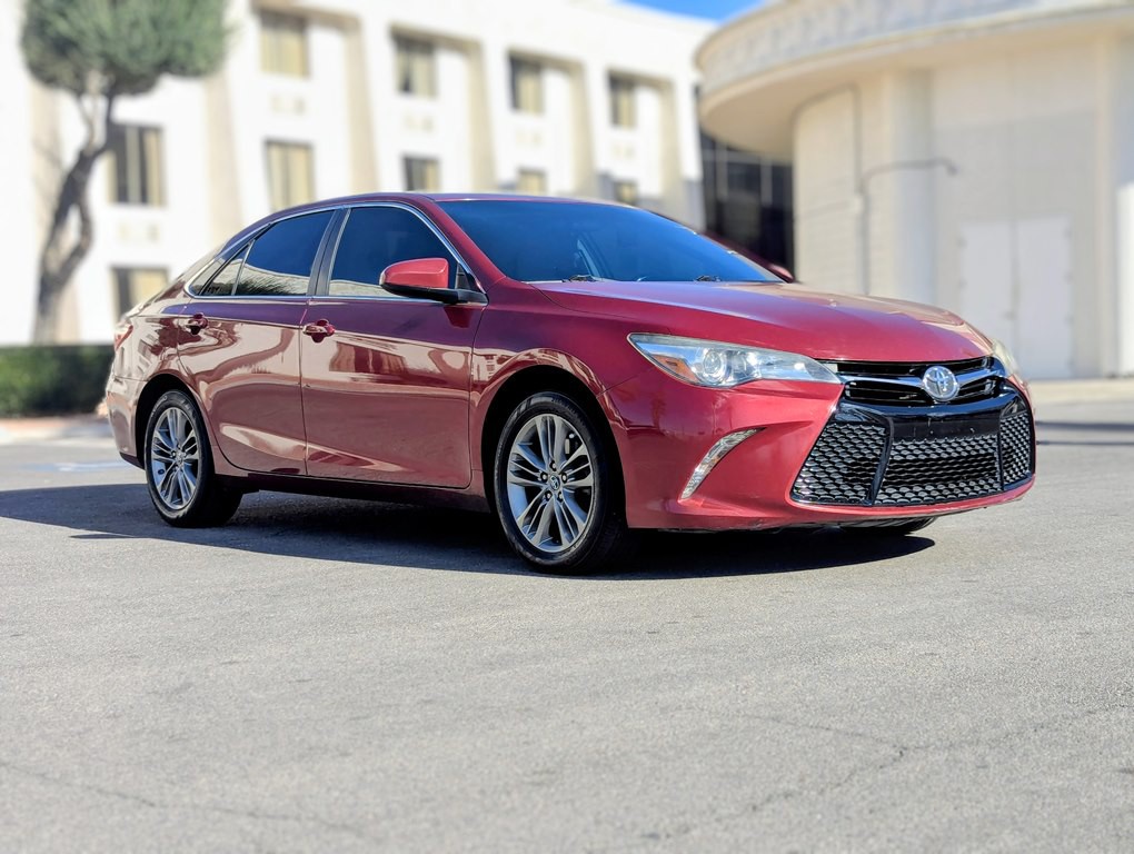 2017 Toyota Camry Image 2
