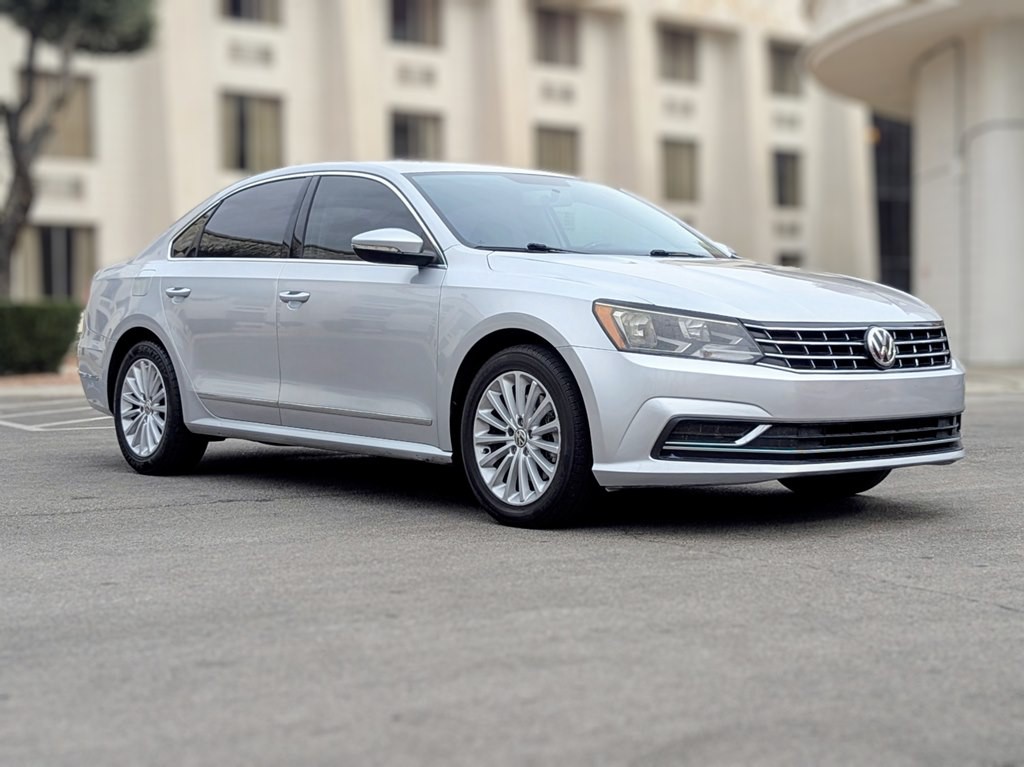 2017 Volkswagen Passat Image 2