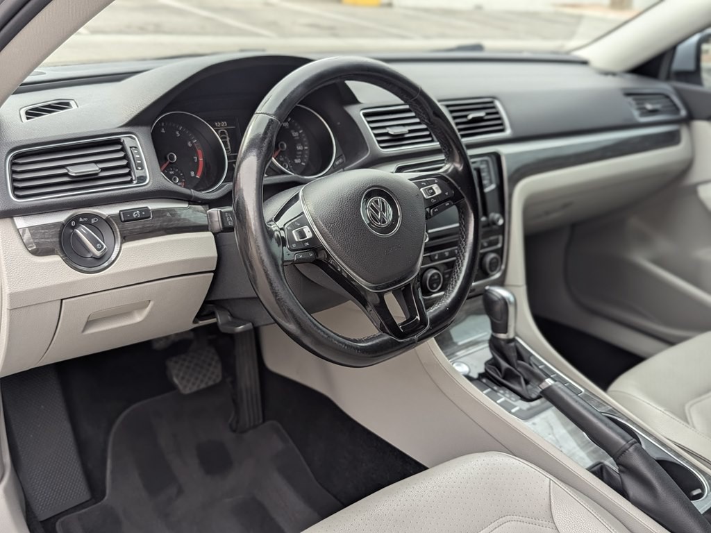 2017 Volkswagen Passat Image 6