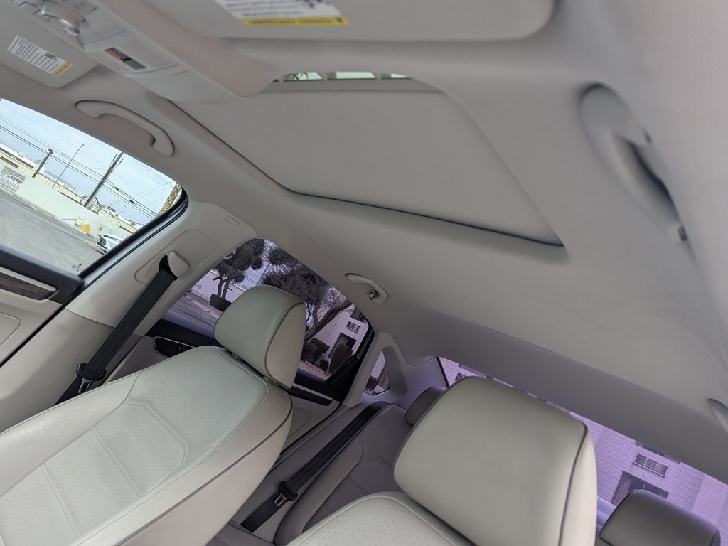 2017 Volkswagen Passat Image 9