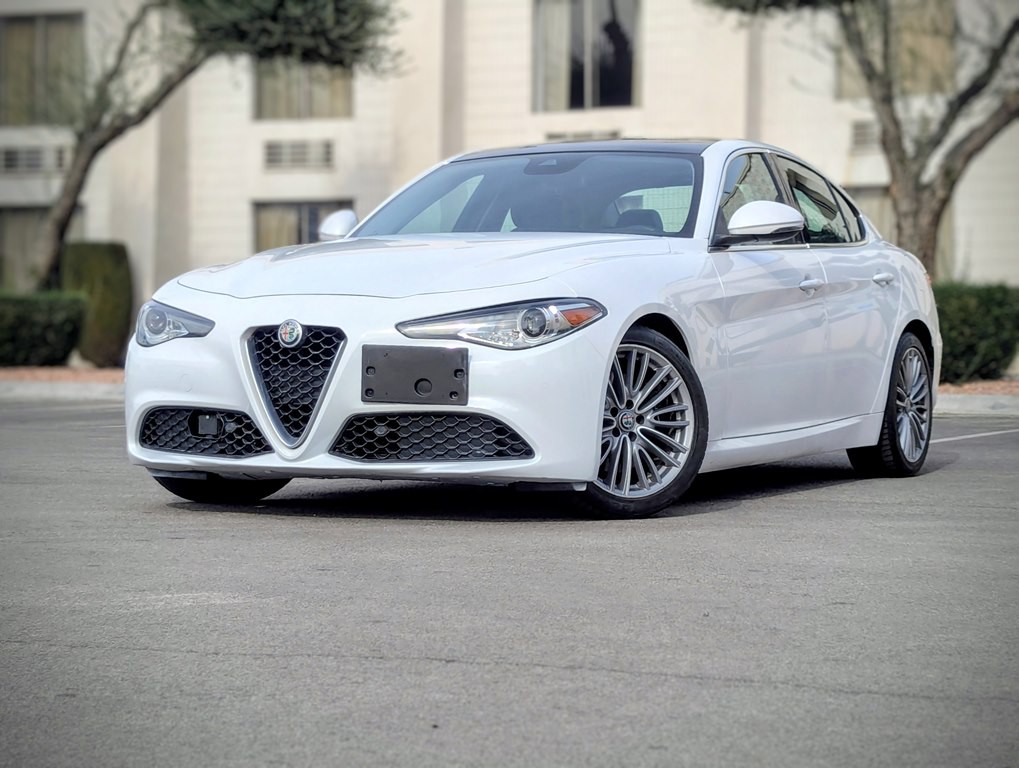 2018 Alfa Romeo Giulia Image 1