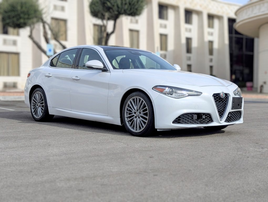2018 Alfa Romeo Giulia Image 2