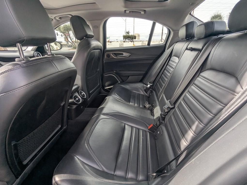 2018 Alfa Romeo Giulia Image 9