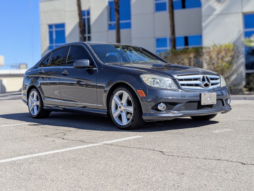 2010 Mercedes-Benz C-Class Image 2