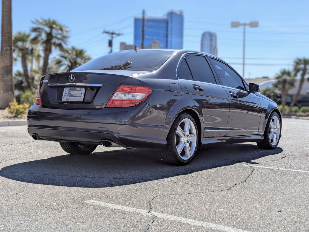 2010 Mercedes-Benz C-Class Image 3