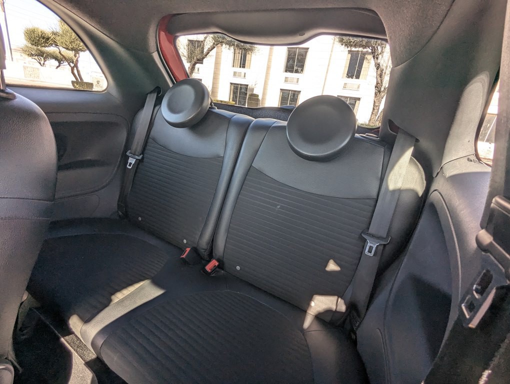2015 FIAT 500 Image 9