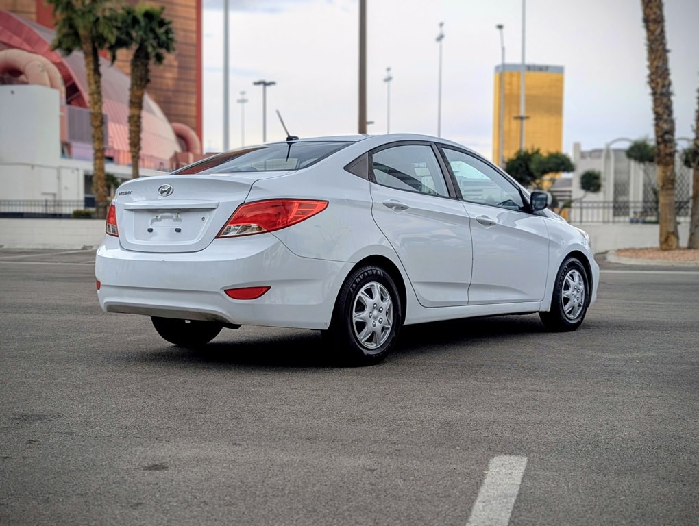 2016 Hyundai Accent Image 3