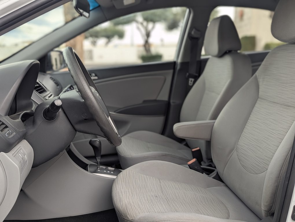 2016 Hyundai Accent Image 8