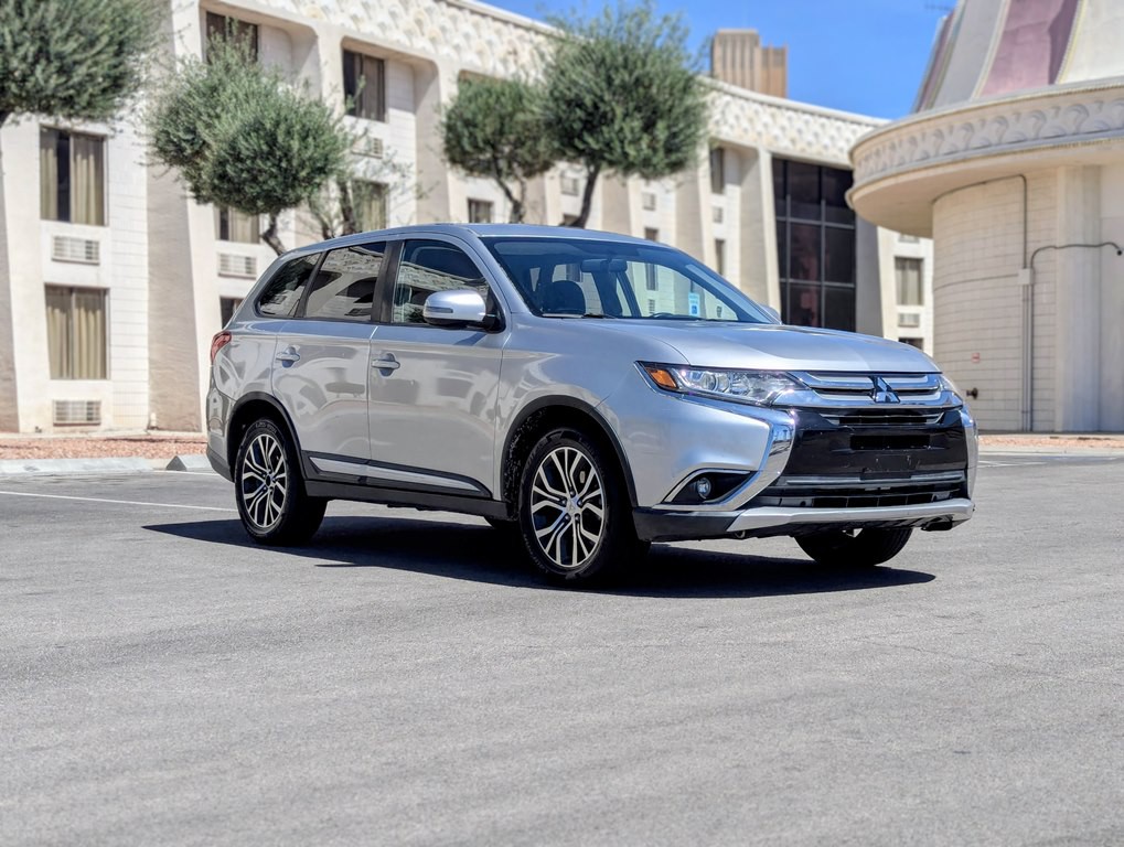 2018 Mitsubishi Outlander Image 2