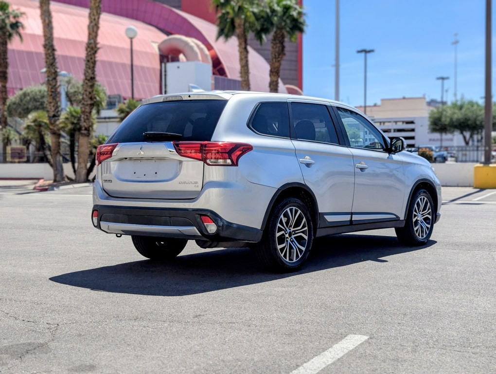 2018 Mitsubishi Outlander Image 3