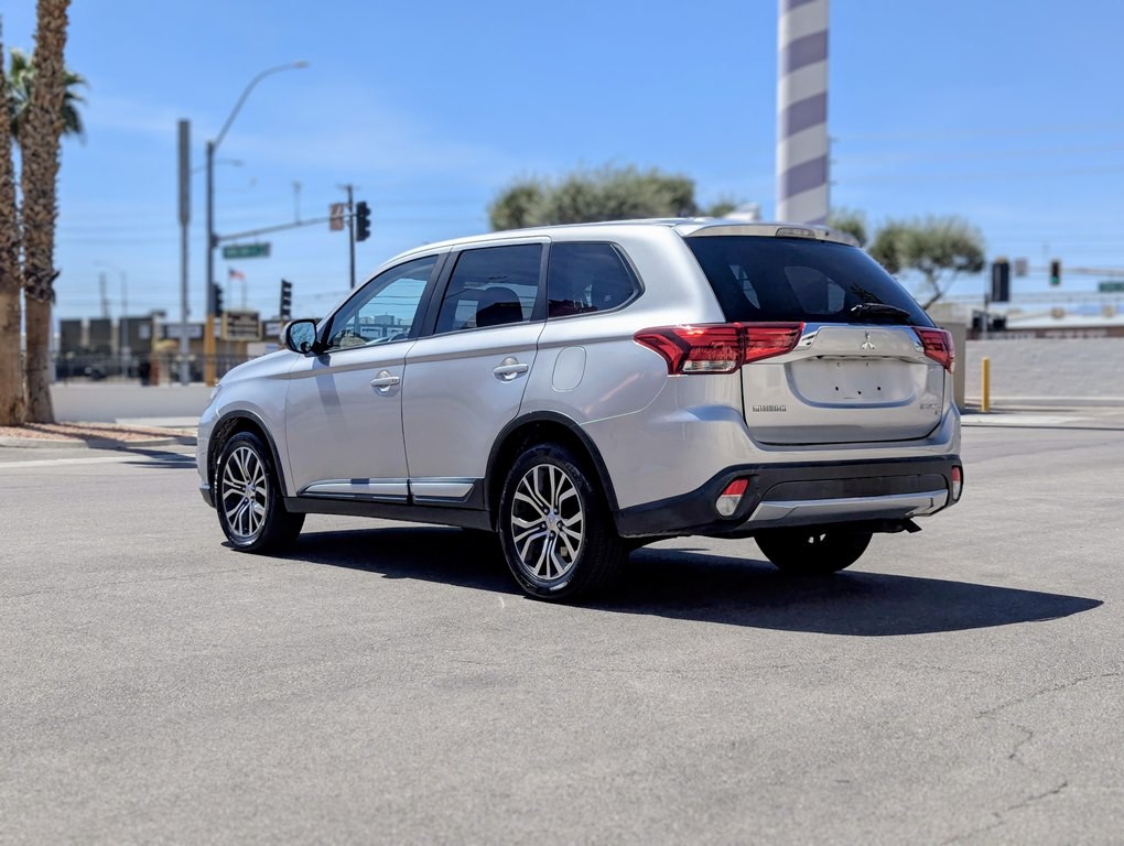 2018 Mitsubishi Outlander Image 4