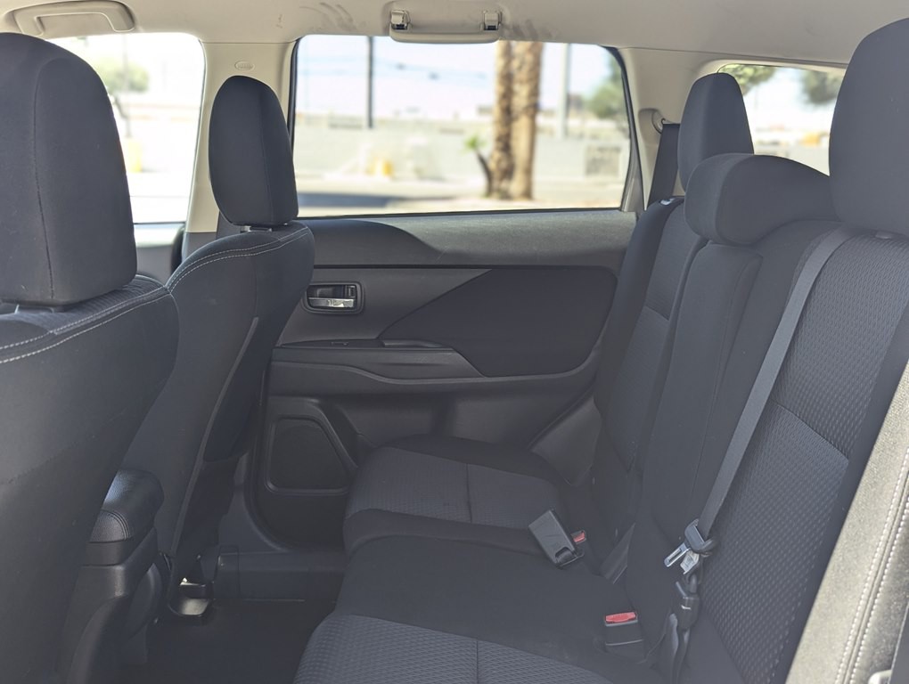 2018 Mitsubishi Outlander Image 9