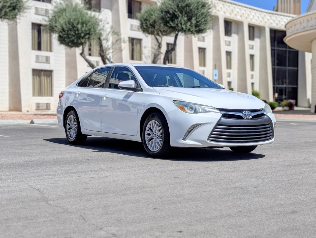 2016 Toyota Camry Image 2