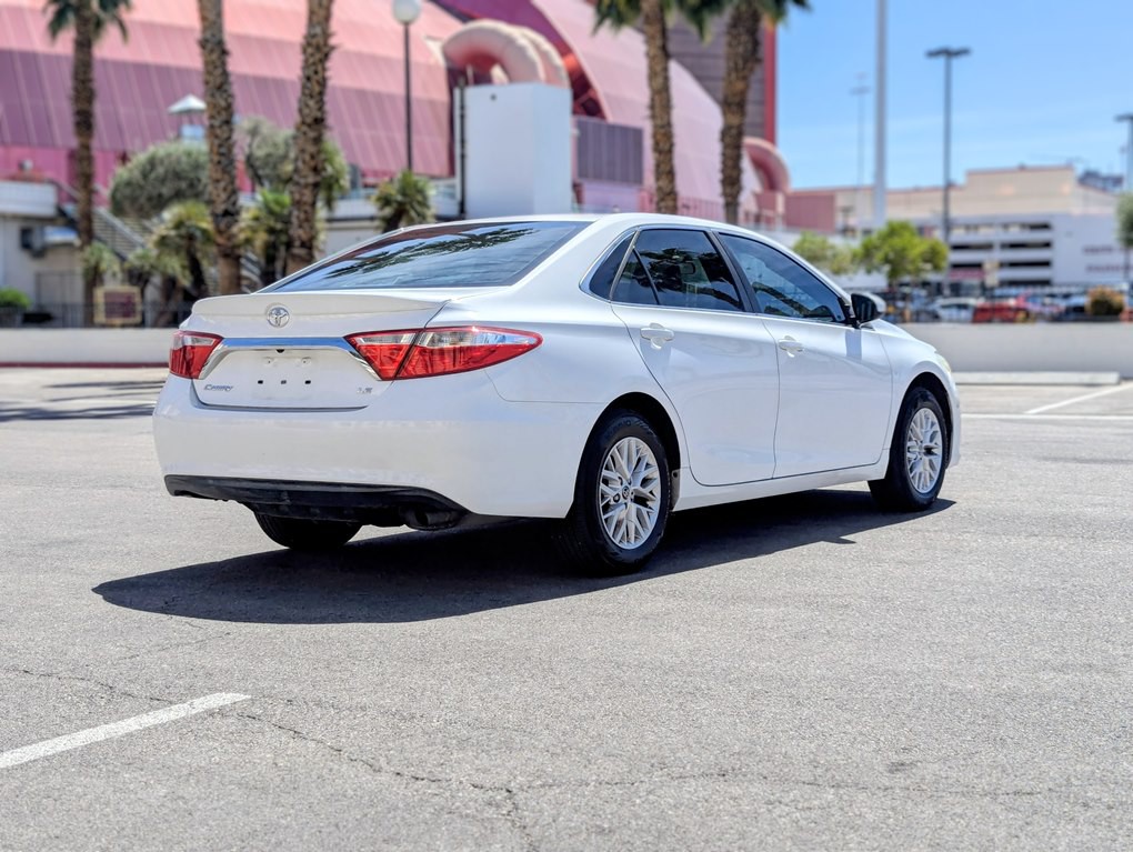 2016 Toyota Camry Image 3