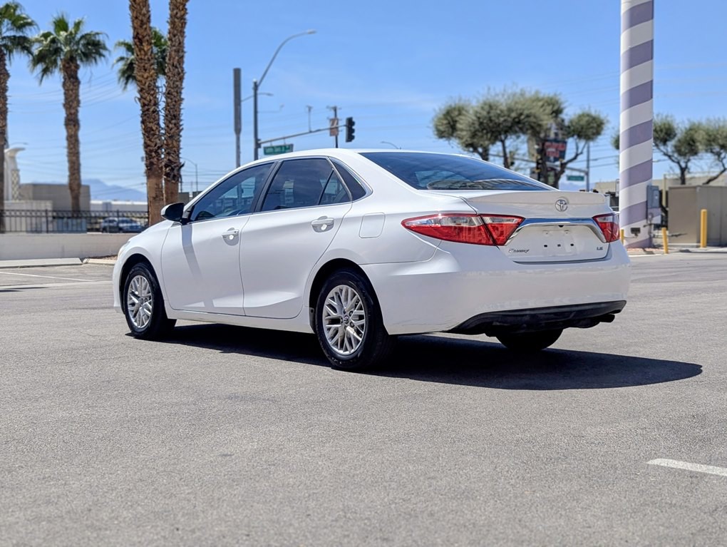 2016 Toyota Camry Image 14