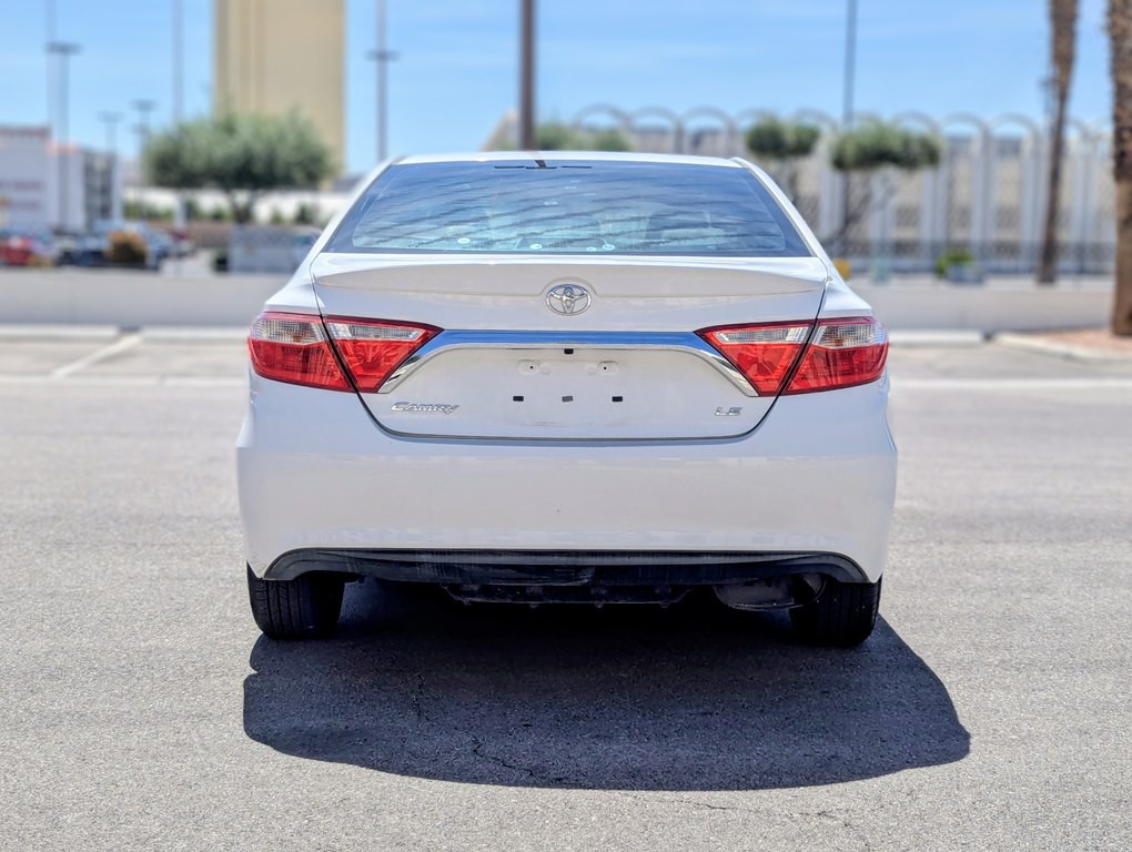 2016 Toyota Camry Image 16