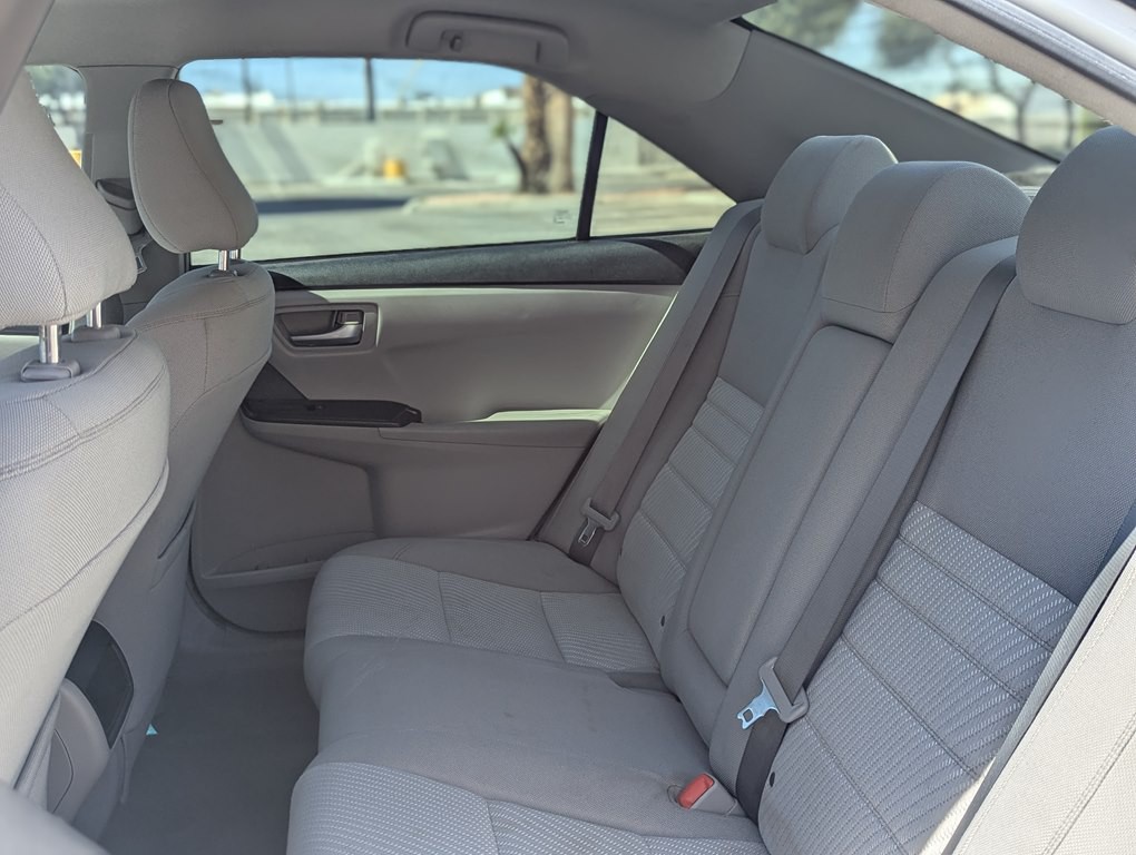 2016 Toyota Camry Image 19
