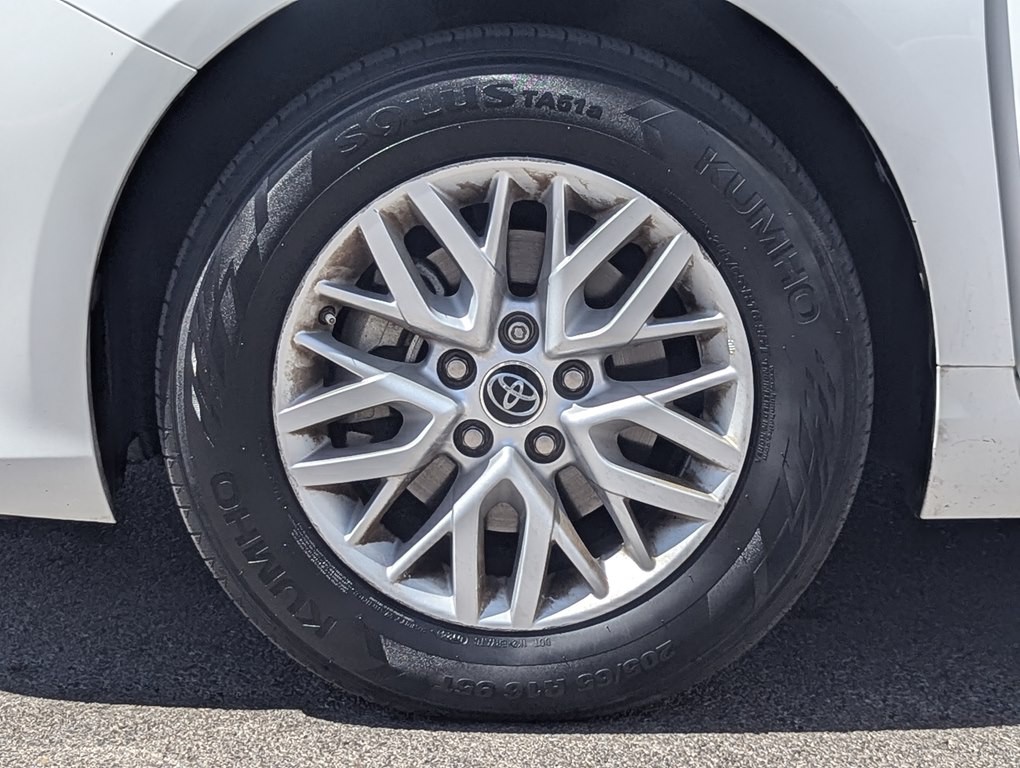 2016 Toyota Camry Image 20