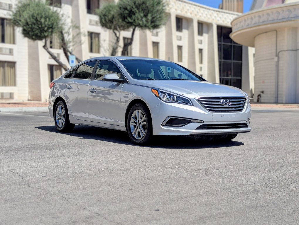 2017 Hyundai Sonata Image 2