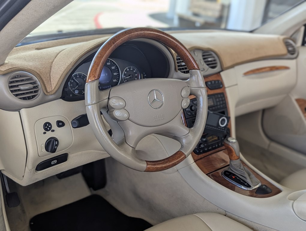 2004 Mercedes-Benz CLK-Class Image 9