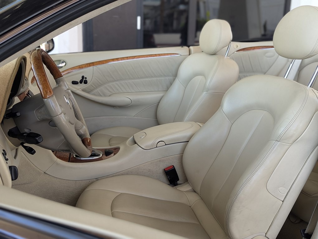 2004 Mercedes-Benz CLK-Class Image 10