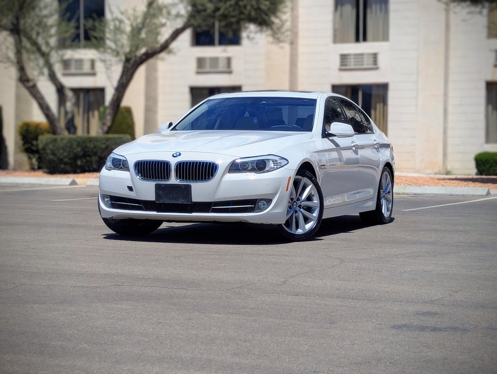 2011 BMW 5 Series Image 1