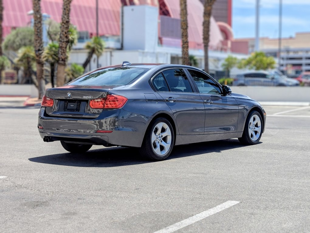 2015 BMW 3 Series Image 4