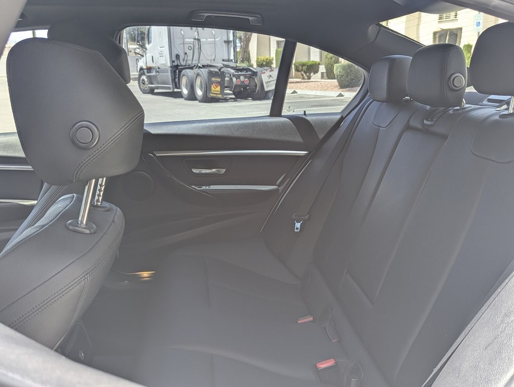 2016 BMW 3 Series Image 9