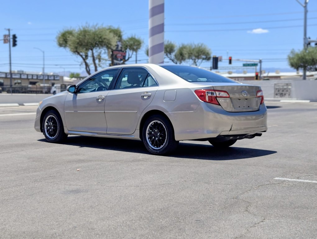 2013 Toyota Camry Image 3