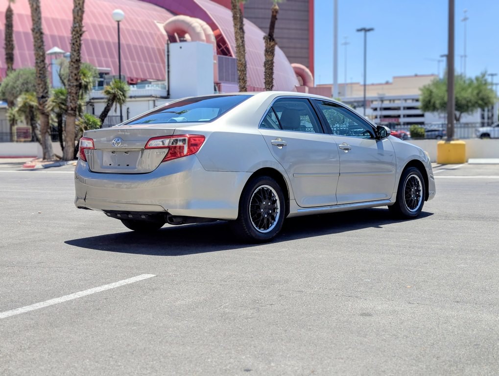 2013 Toyota Camry Image 4