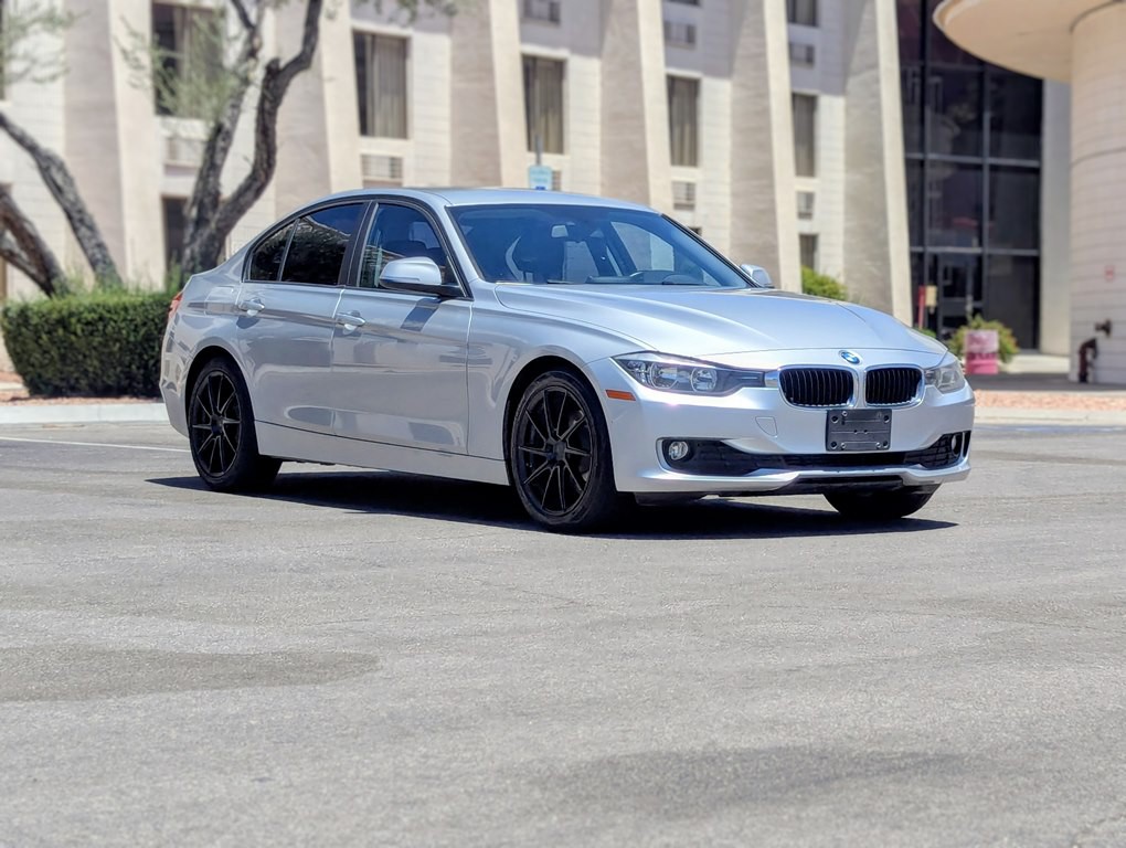 2013 BMW 3 Series Image 2