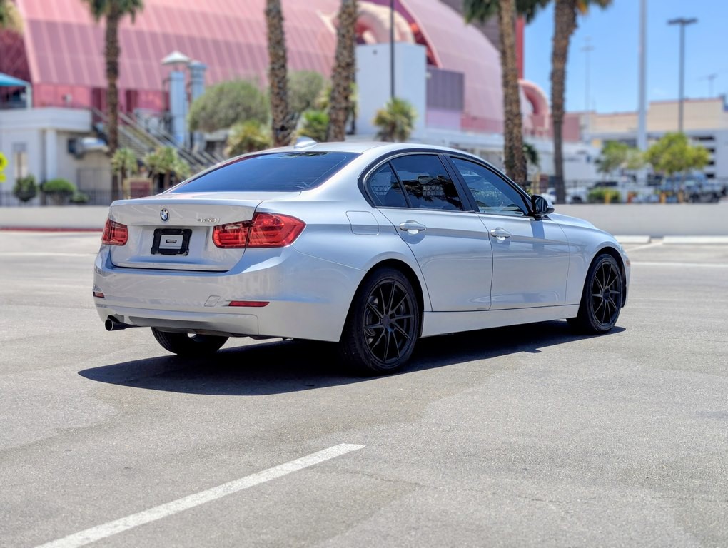 2013 BMW 3 Series Image 4