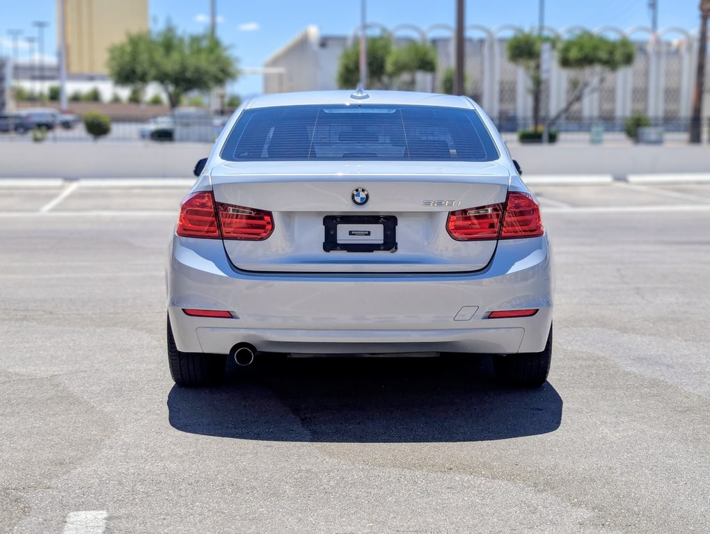 2013 BMW 3 Series Image 6