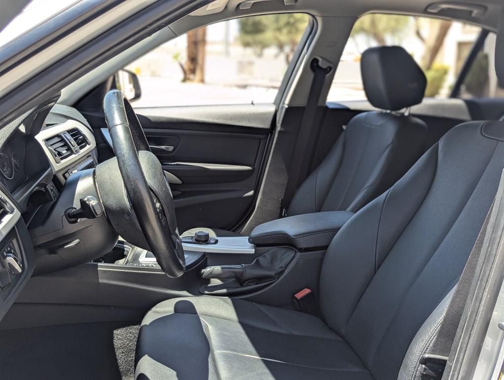 2013 BMW 3 Series Image 8