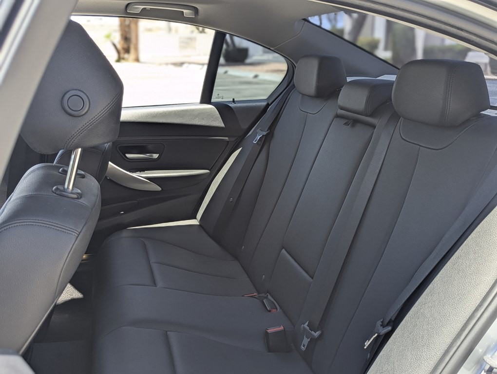 2013 BMW 3 Series Image 9