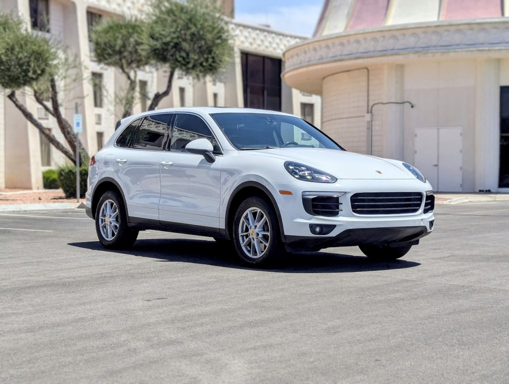 2016 Porsche Cayenne Image 2