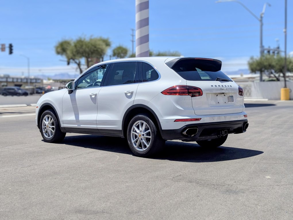 2016 Porsche Cayenne Image 3