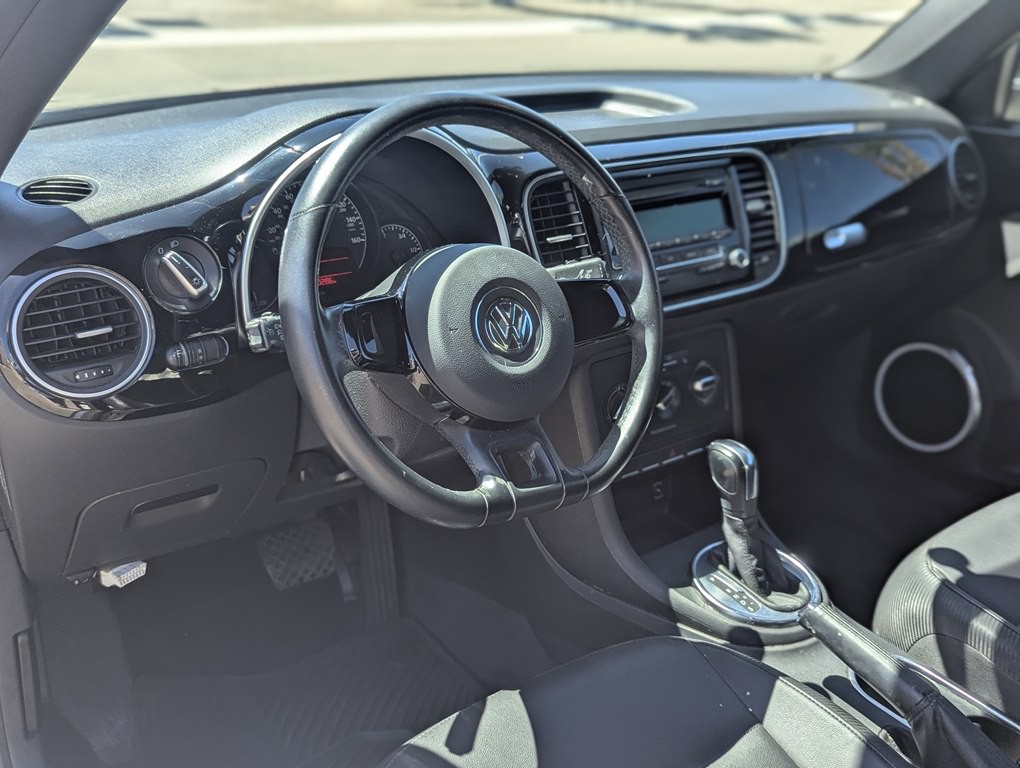2012 Volkswagen Beetle Image 4