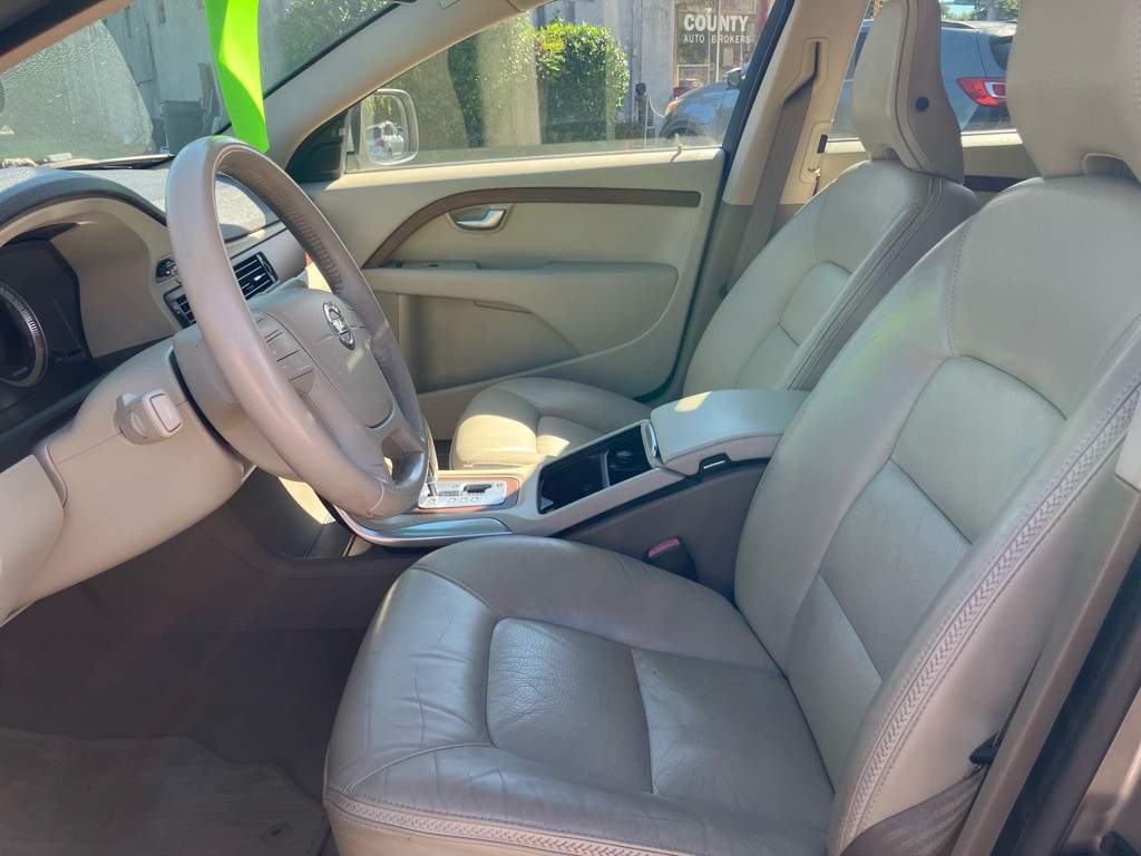 2011 Volvo XC70 Image 11